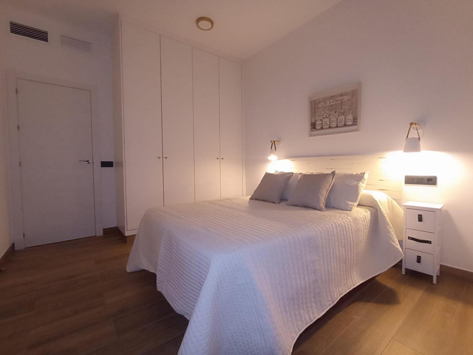 Alcalá de Guadaira Apartamento Nuevo Centrico Con Aparcamiento Privado Incluido מראה חיצוני תמונה